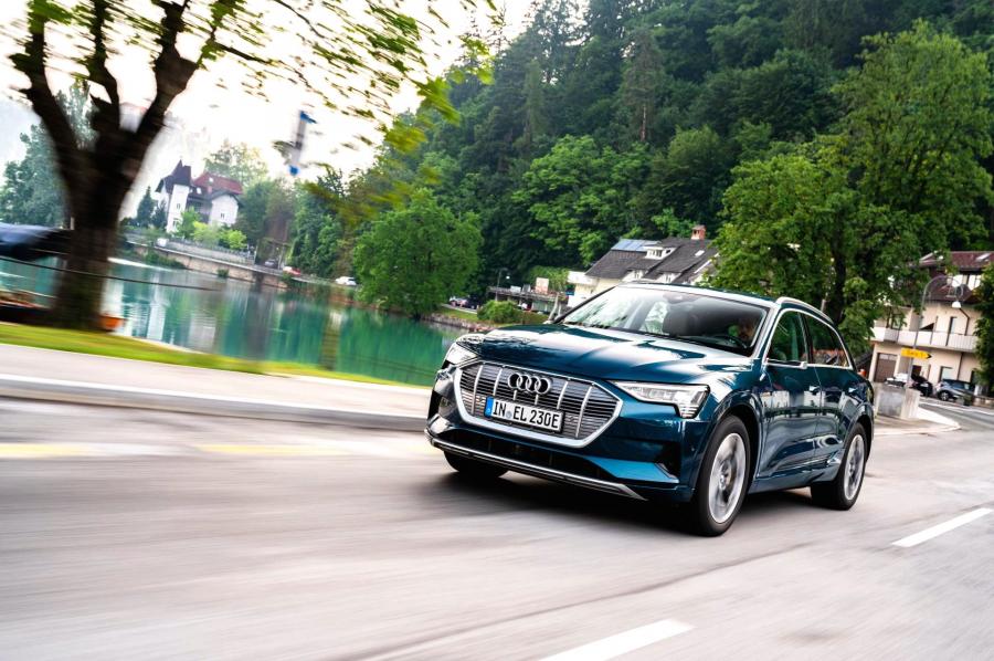  Audi e-tron 55 Quattro 2019 года  (WW) (фото 401 из 452)